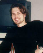 �����